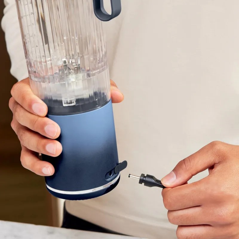 Blender portabil Ninja Blast Max BC251EUNV, 14,4 W, 11,1 V, 570 ml, 19 000 rpm, zdrobire gheață, până la 25 de cicluri, fără BPA, albastru