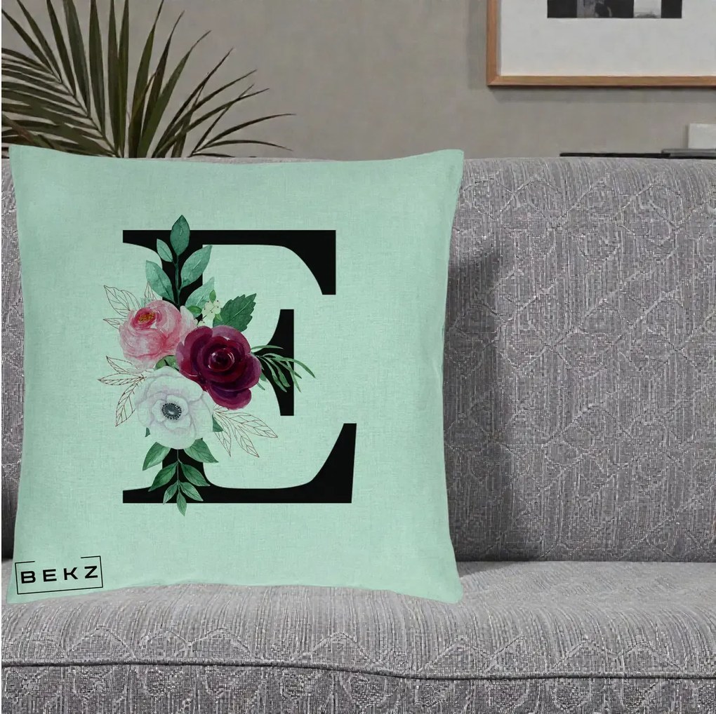 Cadou Personalizat - Perna Personalizata Monograma Florala Litera E, 40x40 cm, Verde Menta, Husa Detasabila, Perna Inclusa, BEKZ®
