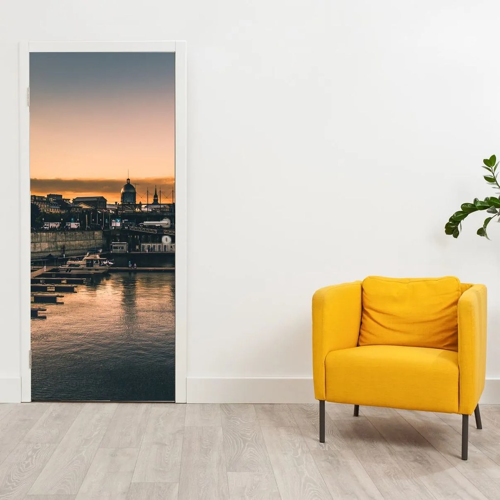 Fototapet pentru ușă - Orășel cu port (95x205cm)