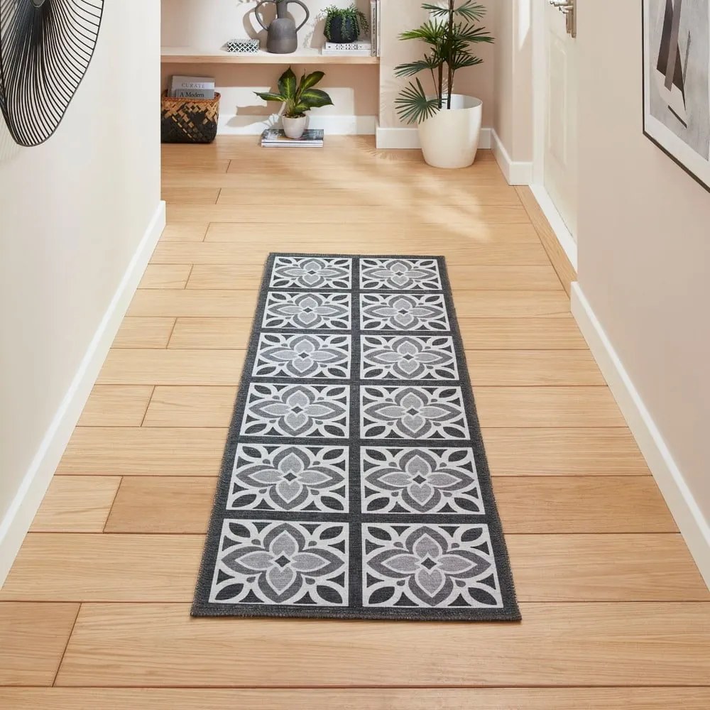 Covor tip traversă gri închis lavabil 76x230 cm Victoria Grey – Think Rugs
