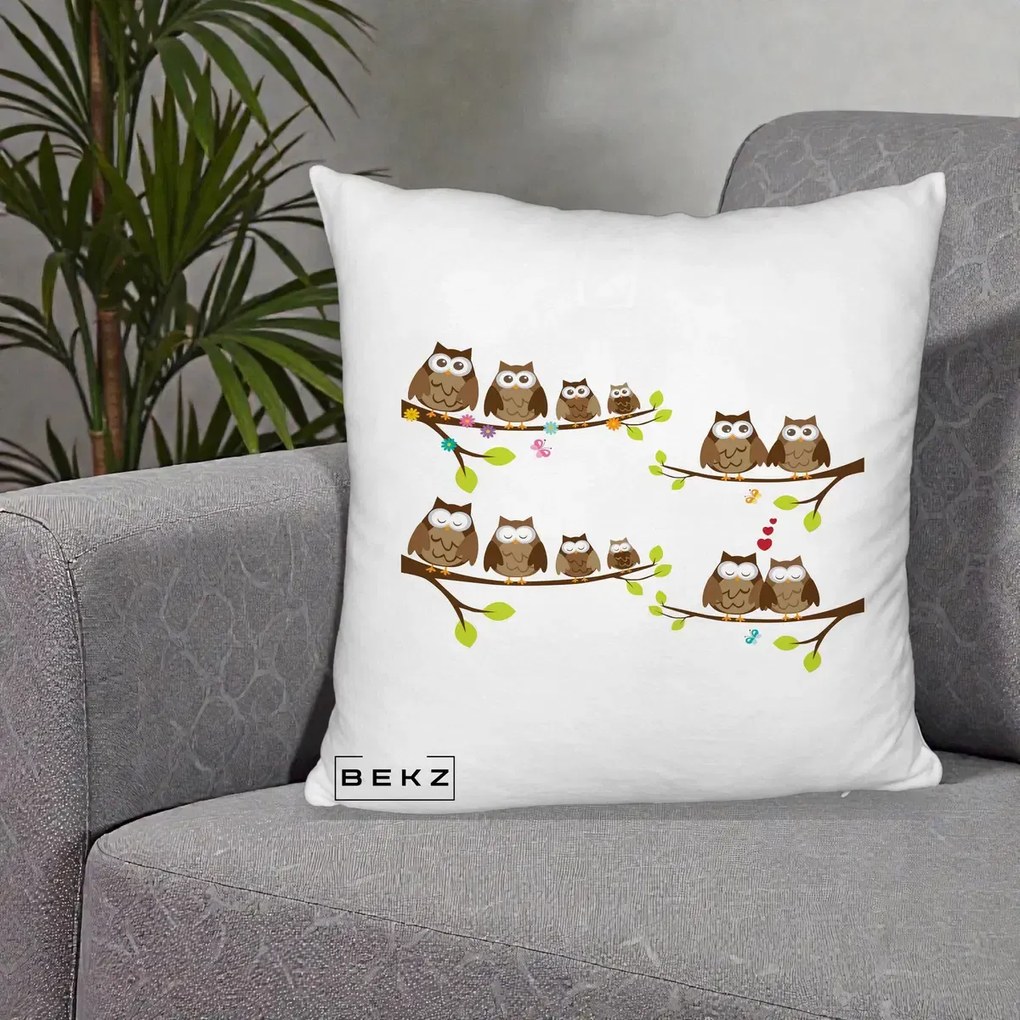 Perna Decorativa Familie de Bufnite pe Ramuri, 40x40 cm, Alb Pufos, Husa Detasabila, Perna Inclusa, BEKZ®