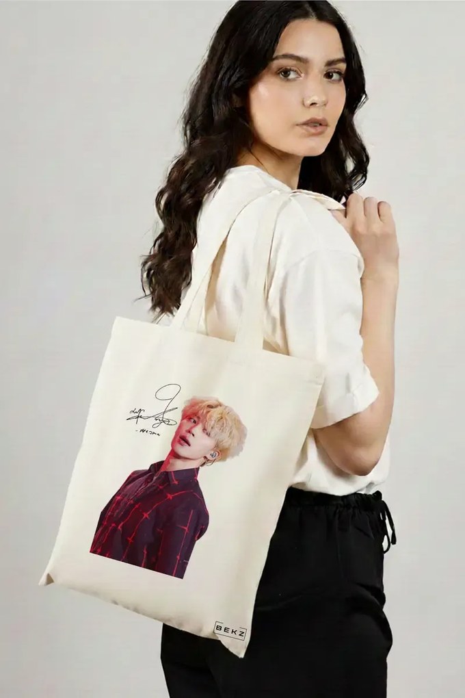 Sacosa de Panza pentru Cumparaturi, Geanta Tote, model BTS Jimin cu semnatura 2, 38x34.5 cm, Alba, BEKZ®