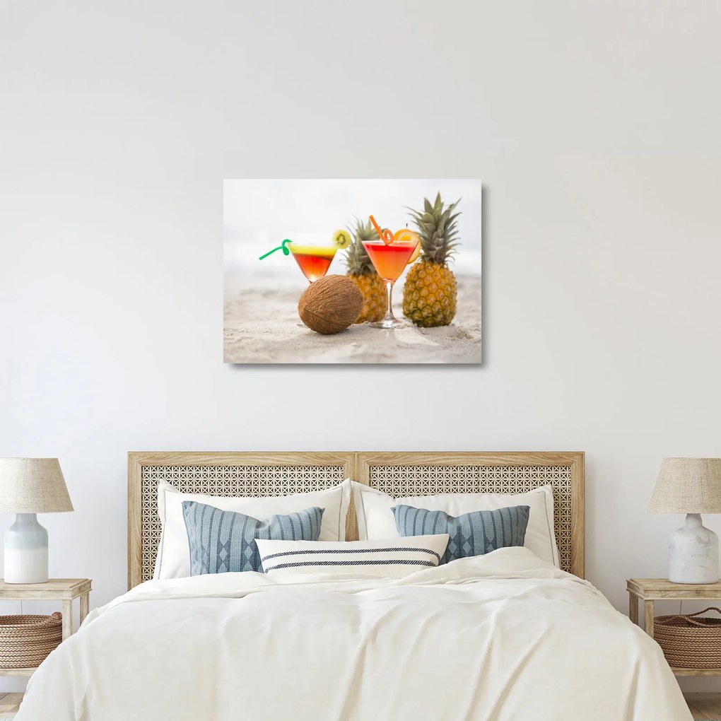 Tablou pe sticlă cu ananas și pahare pe plajă (70x50 cm)
