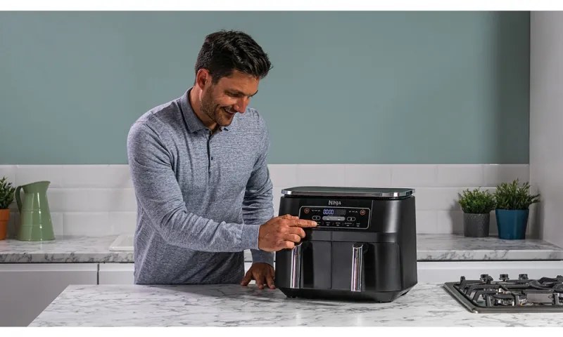 Friteuza cu aer cald Ninja AF300EU, 2470W, 7.6 L, 6 programe, 2 zone de gatit independent, Negru