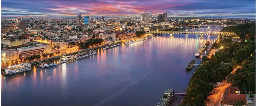 Tablou cu orașul Bratislava cu râu (120x50 cm)