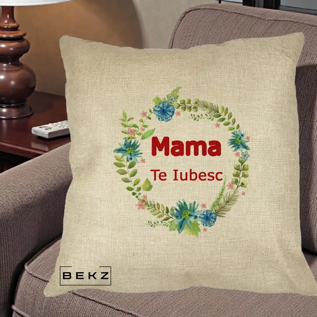 Cadou pentru Mama - Perna Personalizata Mama Te Iubesc Flori Albastre, 40x40 cm, Crem, Husa Detasabila, Perna Inclusa, BEKZ®