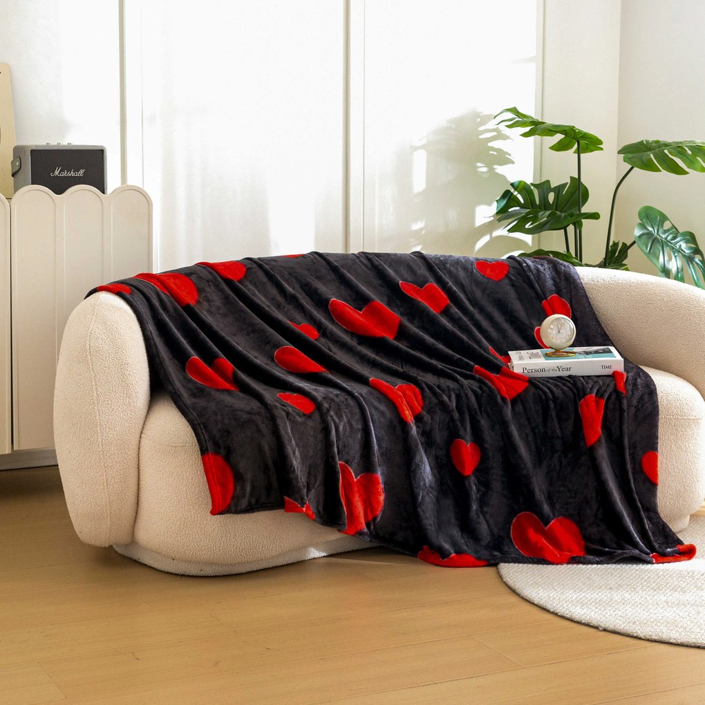 Patura din microplus RED HEARTS, neagra Dimensiune: 160 x 200 cm