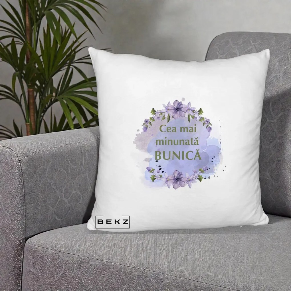 Cadou pentru Bunica - Perna Personalizata Cea Mai Minunata Bunica Flori Mov Acuarela Verde, 40x40 cm, Alb Pufos, Husa Detasabila, Perna Inclusa, BEKZ®