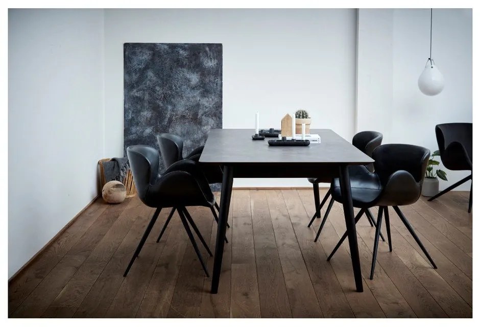 Scaun de sufragerie negru cu cotiere tapițat Gaia – DAN-FORM Denmark