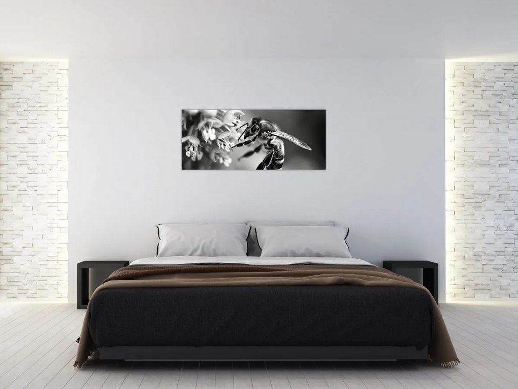Tablou - Detaliu de albină (120x50 cm)