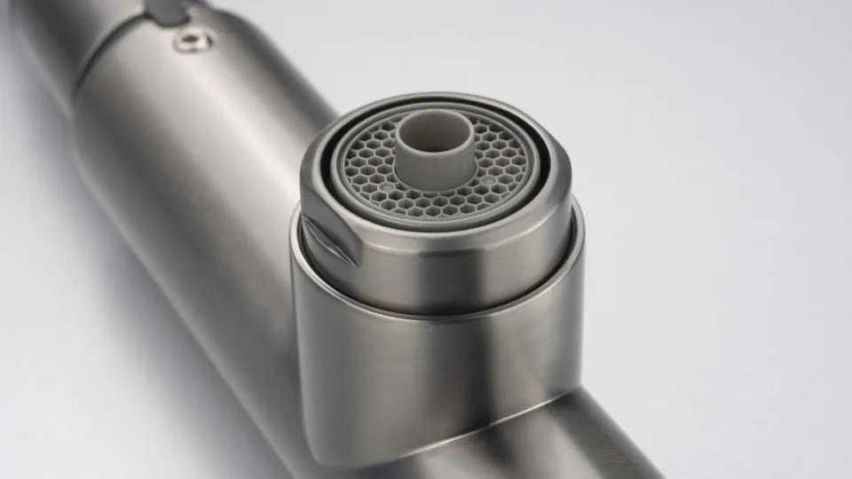 🚰 Baterie bucătărie ERIDAN, cu racord filtru de apă & pipă extractibilă, finisaj titan – Cod BRE_D75M