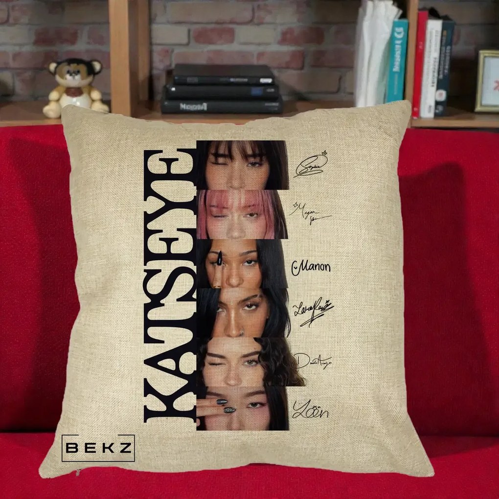 Perna Personalizata K-pop KATSEYE Semnaturi Membre Foto, 40x40 cm, Crem, Husa Detasabila, Perna Inclusa, BEKZ®