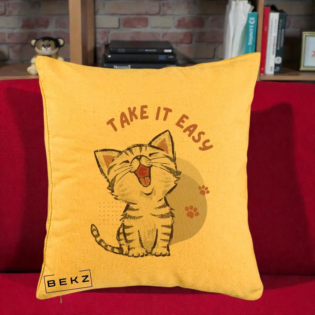 Perna Personalizata Take It Easy Cat, 40x40 cm, Galben, Husa Detasabila, Perna Inclusa, BEKZ®