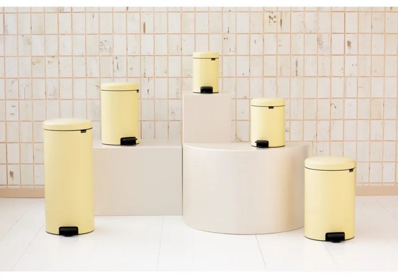 Cos de gunoi cu pedala Brabantia NewIcon 1008852, 30 L, Inchidere usoara, Baza antiderapantă, Galben