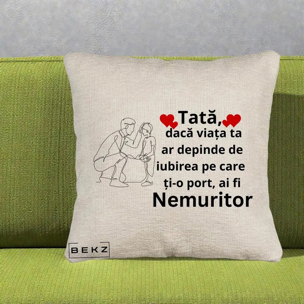 Cadou pentru Tata - Perna Personalizata Tata Nemuritor cu Inimi Rosii, 40x40 cm, Bej Canapea, Husa Detasabila, Perna Inclusa, BEKZ®
