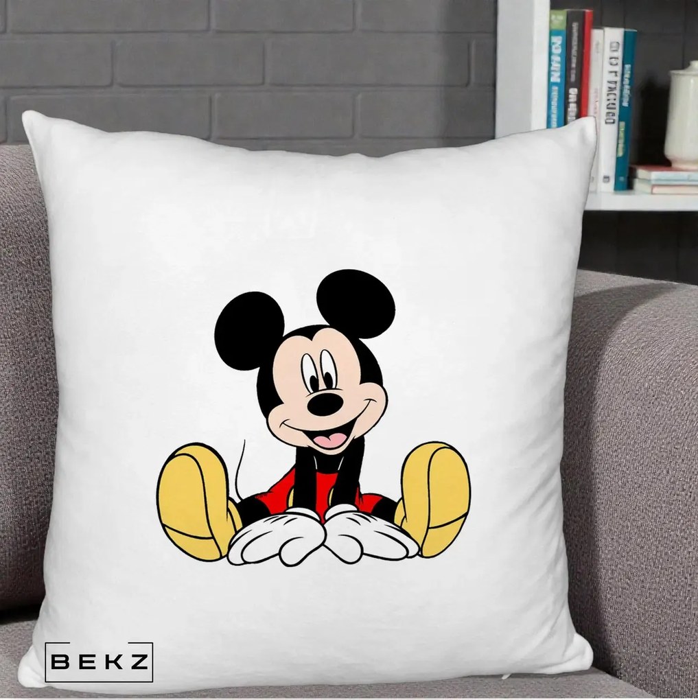 Perna Personalizata Mickey Mouse Relaxat, 40x40 cm, Alb Pufos, Husa Detasabila, Perna Inclusa, BEKZ®