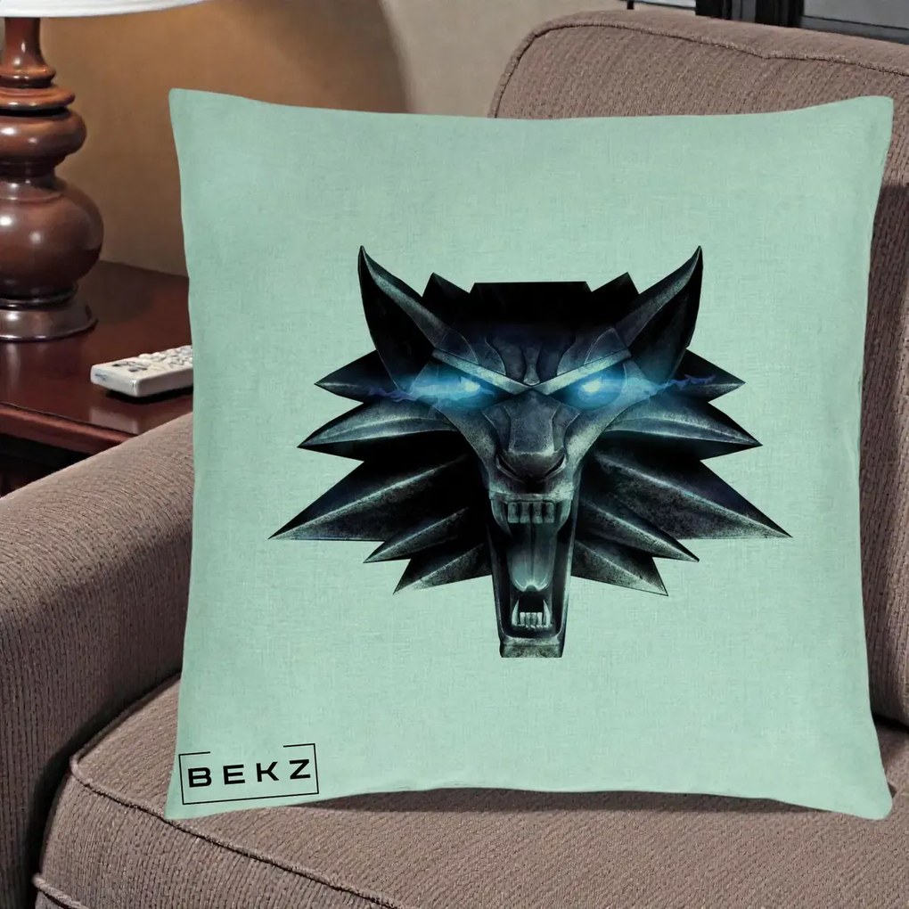 Perna Decorativa The Witcher Wolf Head, 40x40 cm, Verde Menta, Husa Detasabila, Perna Inclusa, BEKZ®