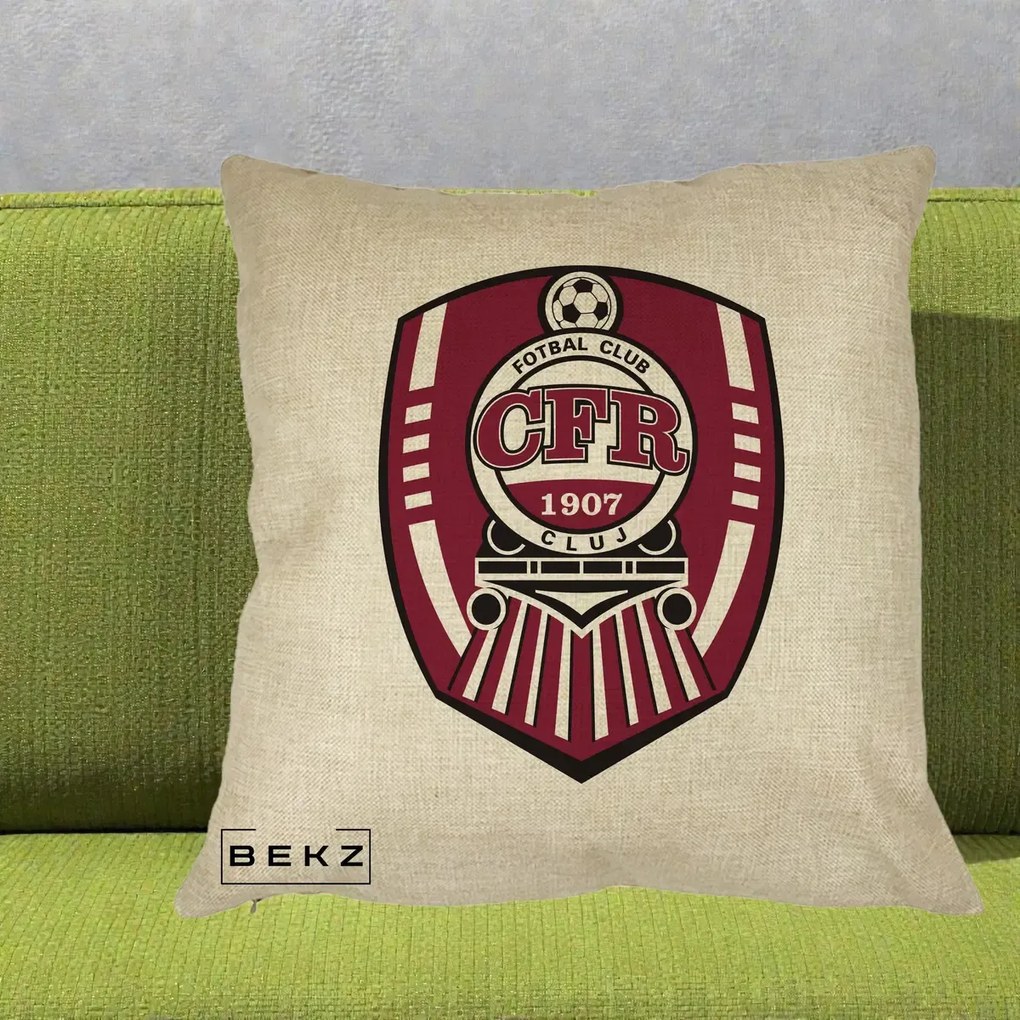 Perna Personalizata CFR Cluj Fotbal Club 1907, 40x40 cm, Crem, Husa Detasabila, Perna Inclusa, BEKZ®