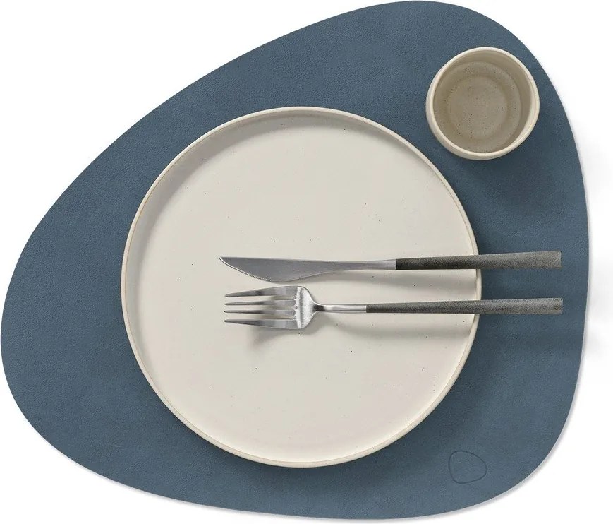 Suport pentru farfurii din piele ecologică 37x44 cm Curve L Nupo – LIND DNA