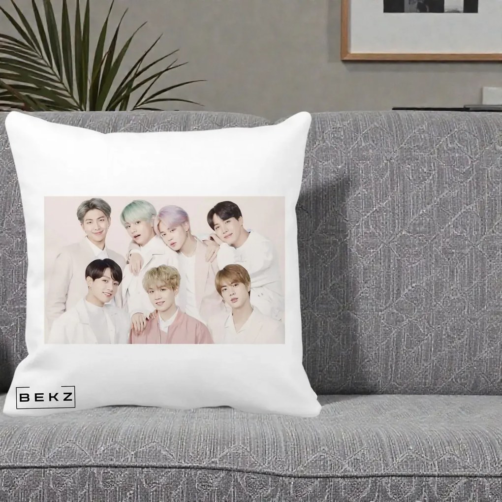 Perna Personalizata K-pop BTS Foto Grup Landscape Pastel, 40x40 cm, Alba Mata, Husa Detasabila, Perna Inclusa, BEKZ®