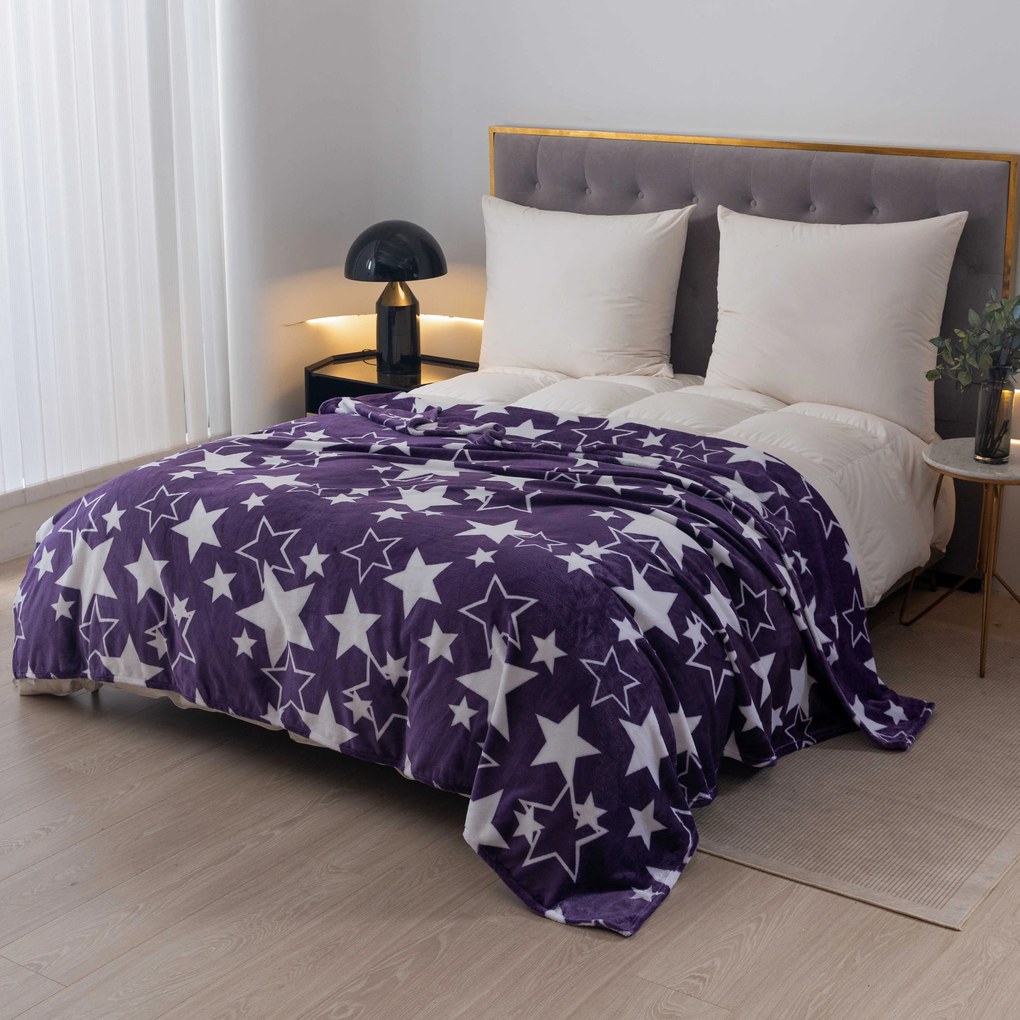 Patura de Craciun din microplus STELE violet Dimensiune: 200 x 220 cm