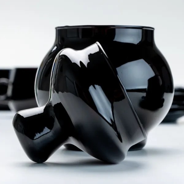 Serviciu negru de ceai