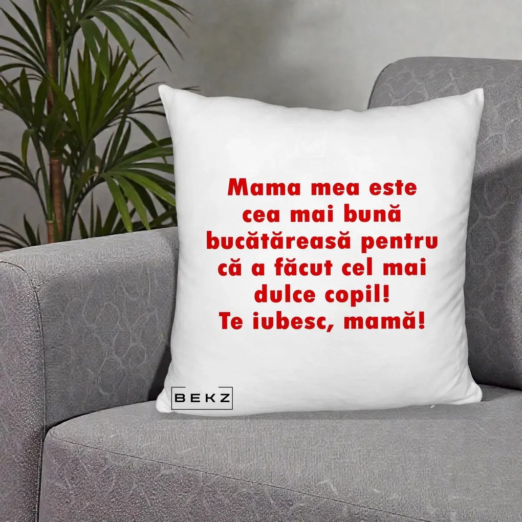 Cadou pentru Mama - Perna Personalizata Mama cea Mai Buna Bucatareasa, 40x40 cm, Alb Pufos, Husa Detasabila, Perna Inclusa, BEKZ®