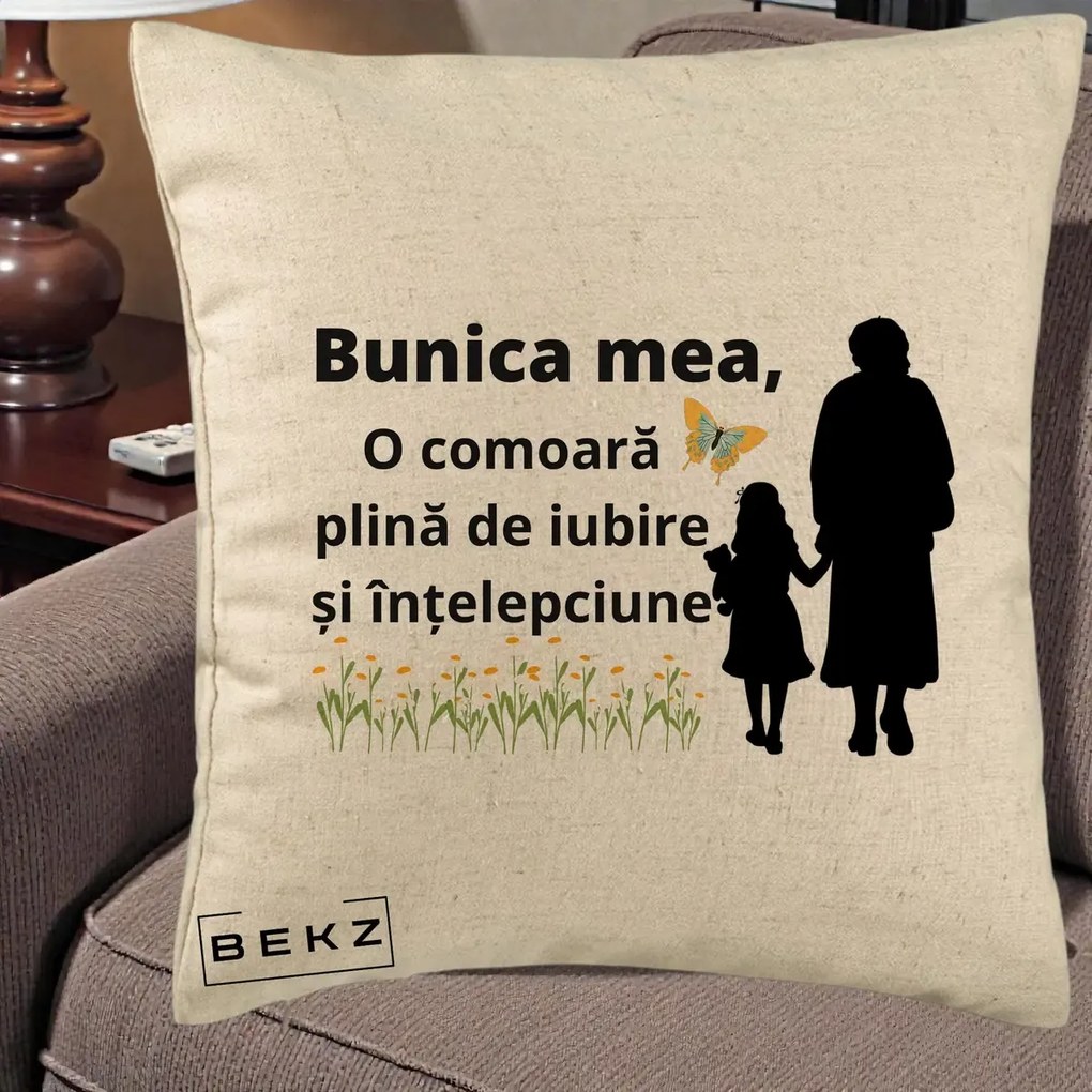 Cadou pentru Bunica - Perna Personalizata Bunica Mea Comoara Iubire Intelepciune Varianta Extinsa, 40x40 cm, Bej, Husa Detasabila, Perna Inclusa, BEKZ®
