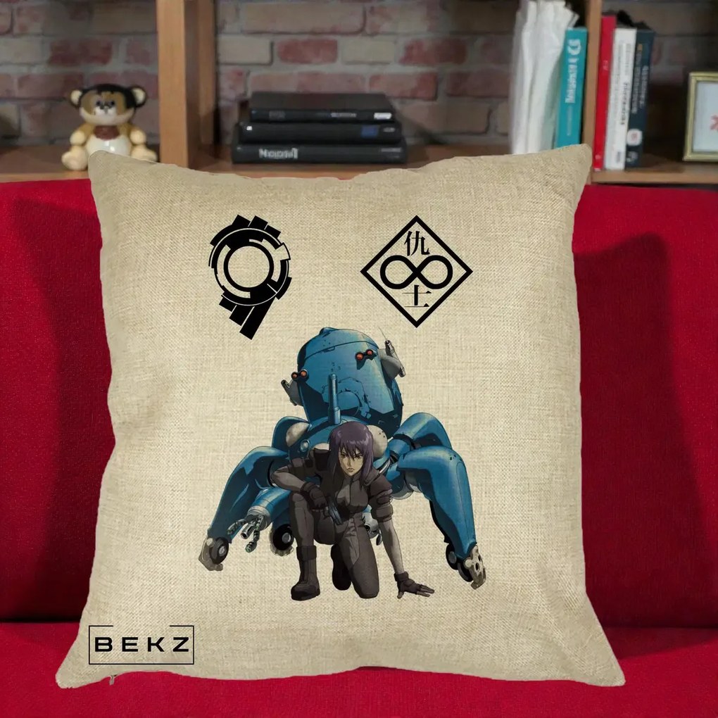 Perna Personalizata Ghost in the Shell Motoko si Tachikoma, 40x40 cm, Crem, Husa Detasabila, Perna Inclusa, BEKZ®