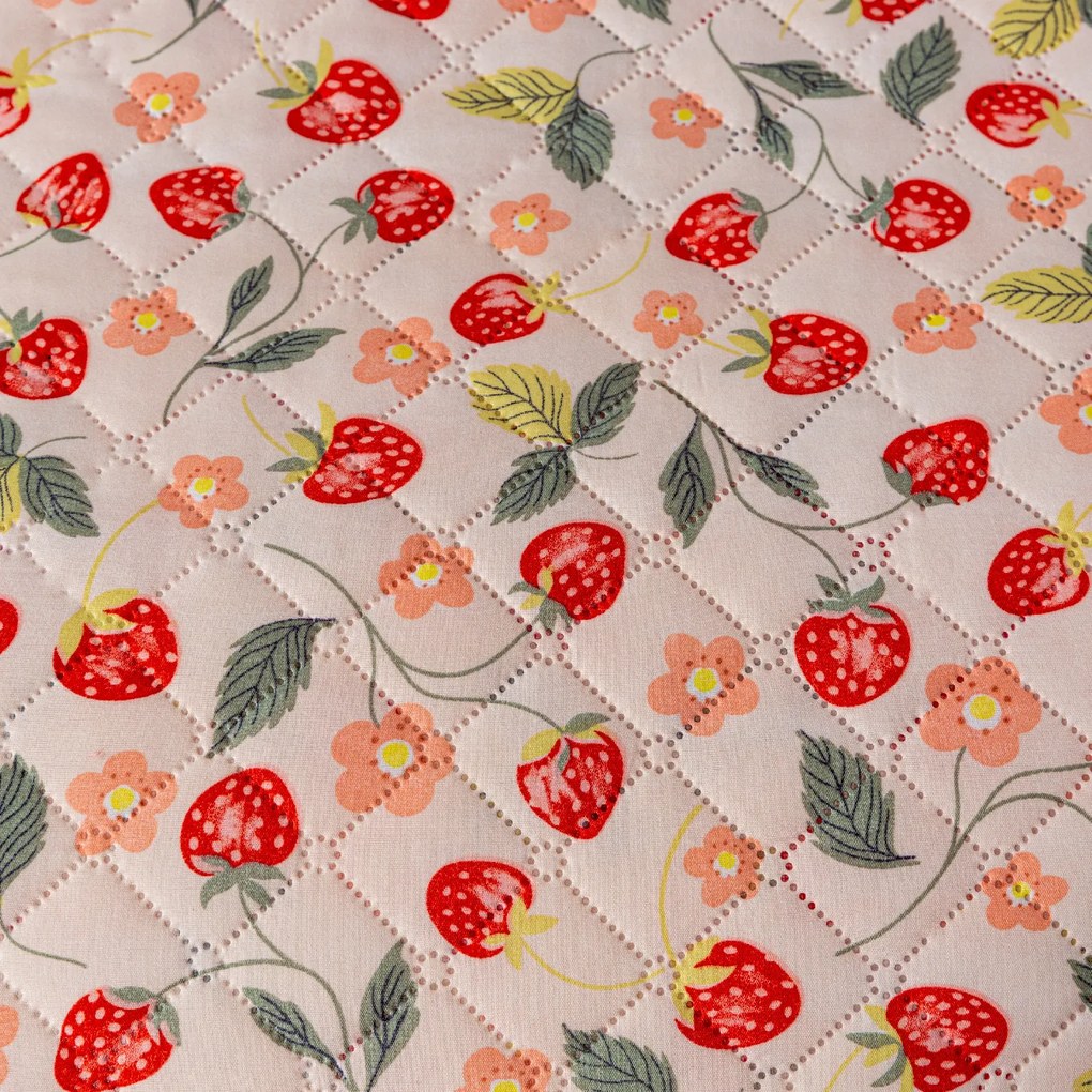 Cuvertura de pat cu model STRAWBERRY roz Dimensiune: 220 x 240 cm