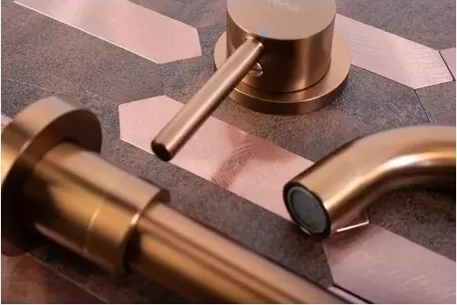 Baterie lavoar pentru montaj în perete LUNGO REA-B4600, finisaj cupru periat