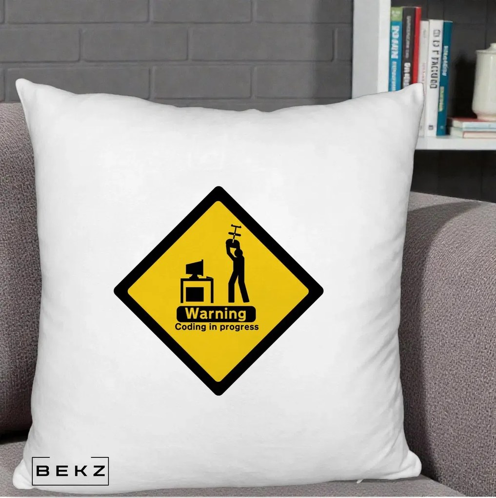 Perna Personalizata Warning Coding in Progress, 40x40 cm, Alb Pufos, Husa Detasabila, Perna Inclusa, BEKZ®