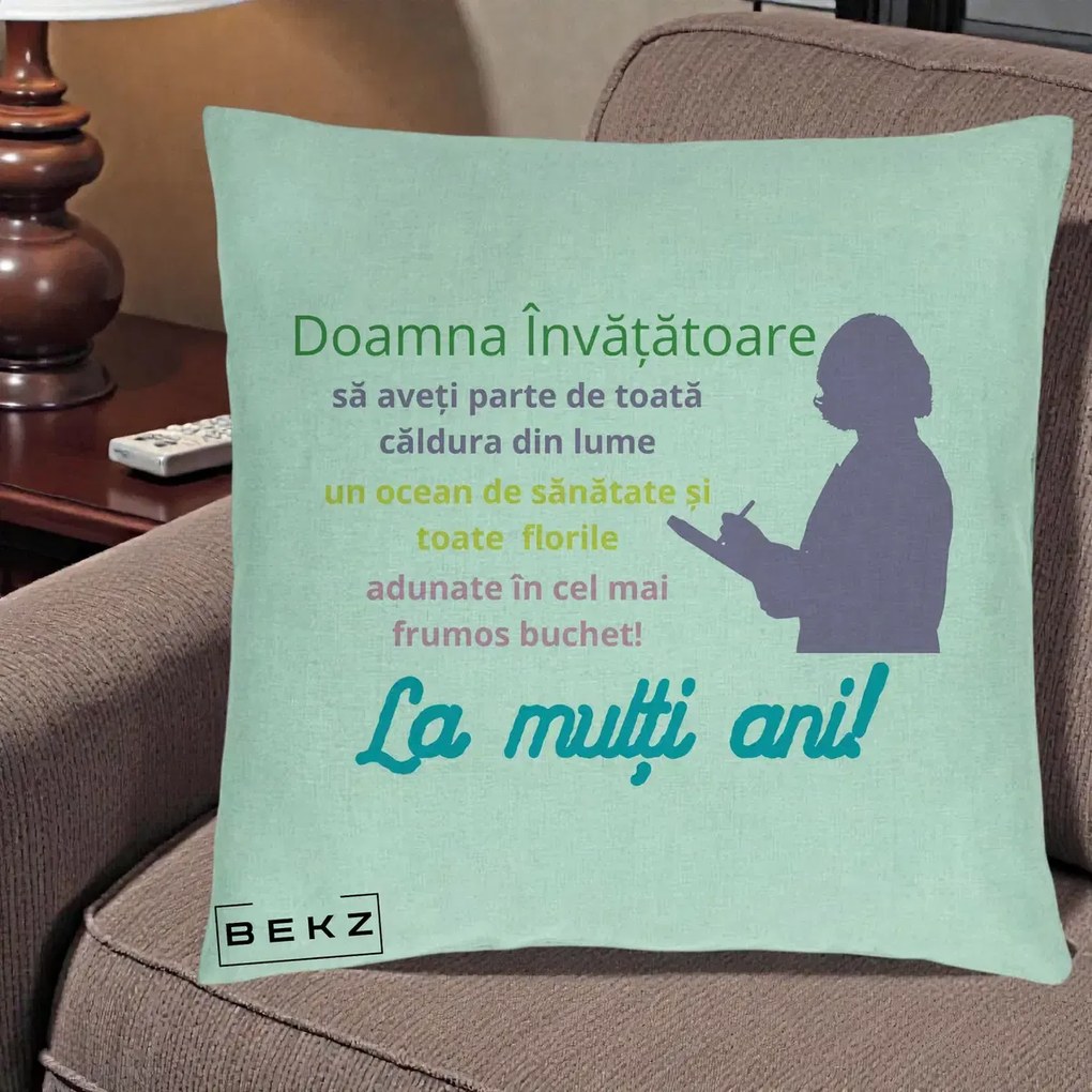 Perna personalizata invatatoare: Doamna invatatoare, La multi ani, 40x40 cm cu Umplutura, Verde Menta, BEKZ