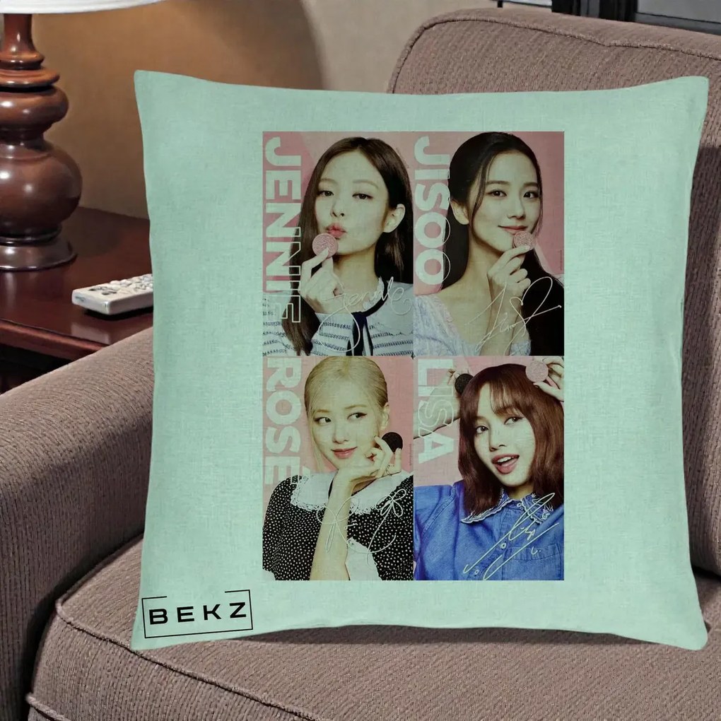 Perna Personalizata K-pop BLACKPINK Colaj 4 Portrete cu Semnature, 40x40 cm, Verde Menta, Husa Detasabila, Perna Inclusa, BEKZ®