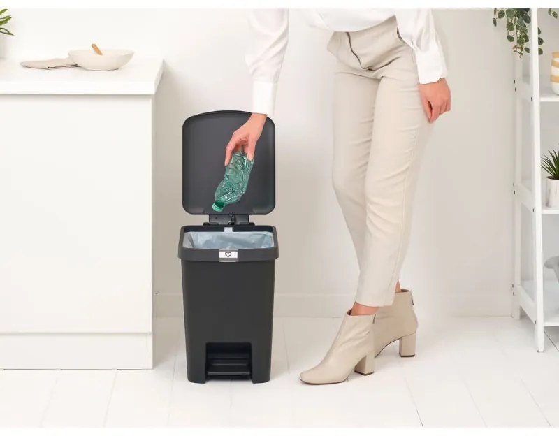 Coș cu pedală Brabantia StepUp 1008482, 25 L, Materiale ecologice, Deschidere mare, Gri închis