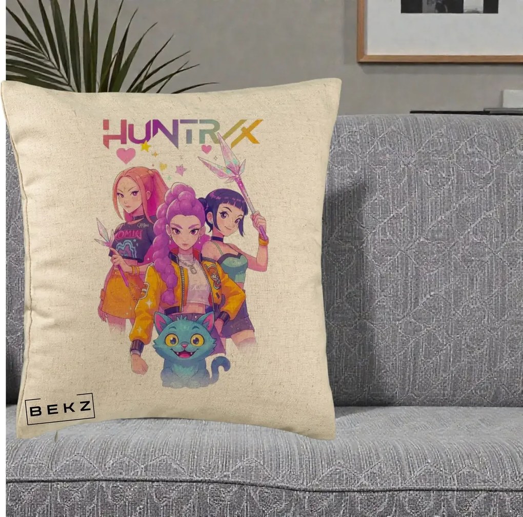 Perna Personalizata K-pop HUNTRX Trio Foto cu Pisica, 40x40 cm, Bej, Husa Detasabila, Perna Inclusa, BEKZ®