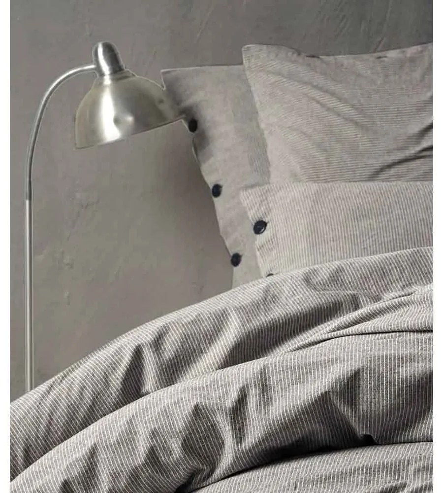 LENJERIE DE PAT NATURAL STRIPES, 2 PERSOANE, CEARCEAF PAT 240X260 CM, HUSA PILOTA 200X220 CM, 2 FETE PERNA 50X70 CM, 100% BUMBAC CU ASPECT DE IN, SISTEM INCHIDERE NASTURI, GRI/ALB