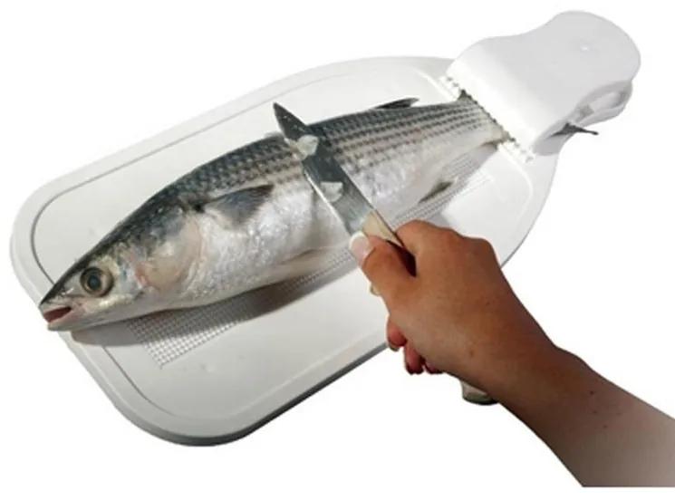 Tocător din plastic pentru pește
