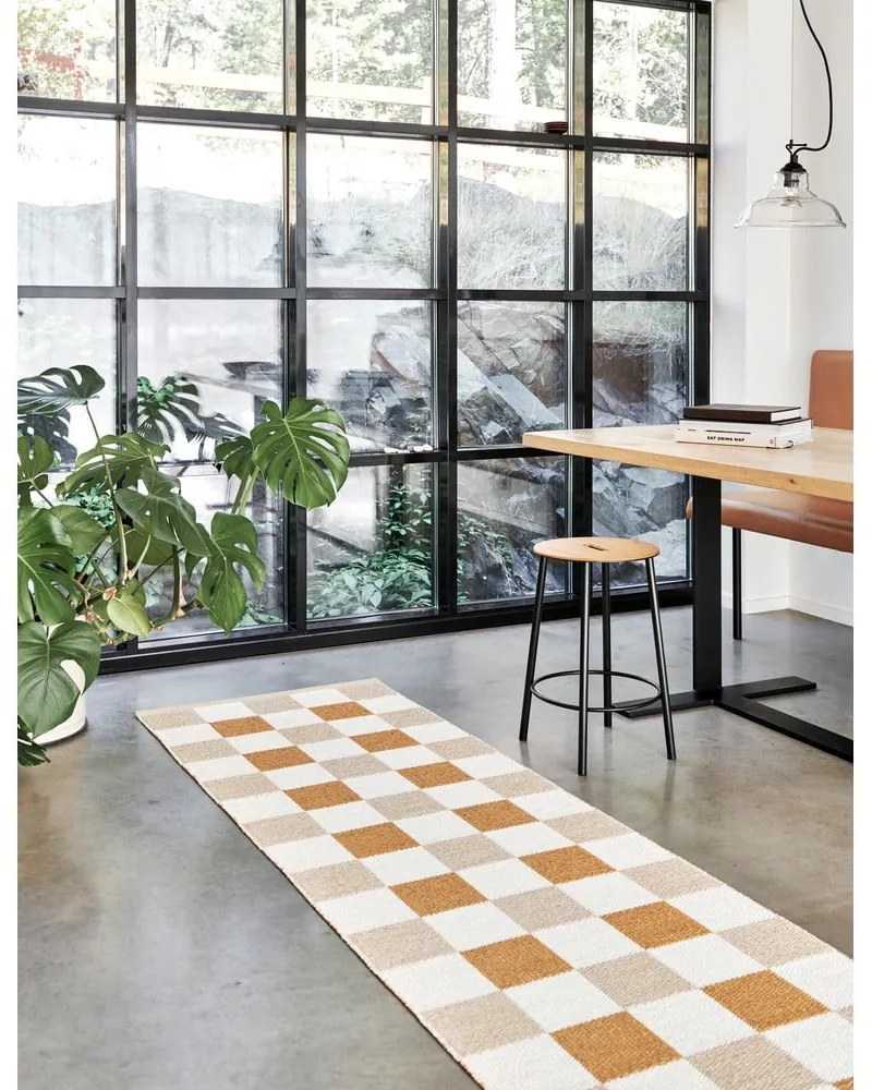 Covor tip traversă pentru interior și exterior galben ocru/bej 70x300 cm Pix Vanilla Ochre – Pappelina