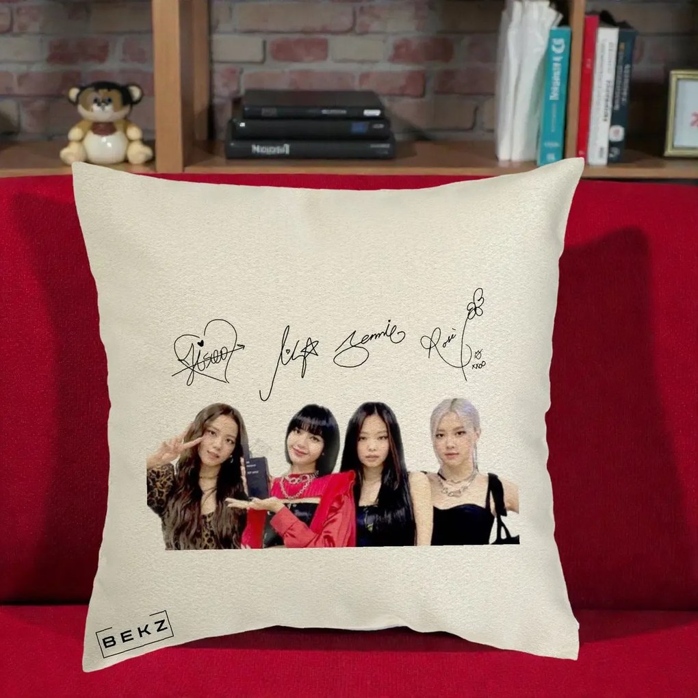 Perna Personalizata K-pop BLACKPINK Semnaturi, 40x40 cm, Ecru, Husa Detasabila, Perna Inclusa, BEKZ®