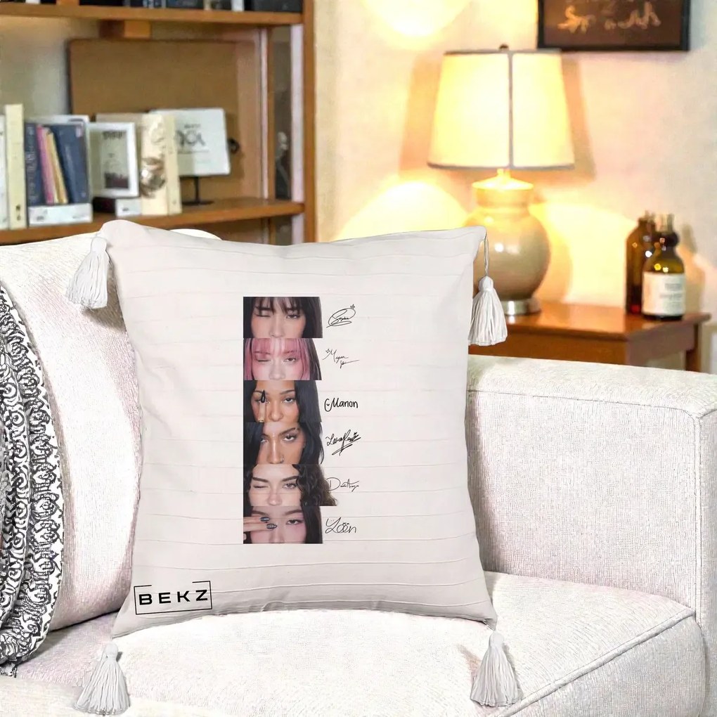 Perna Personalizata K-pop KATSEYE Semnaturi fara Foto, 40x40 cm, Bej cu Franjuri, Husa Detasabila, Perna Inclusa, BEKZ®