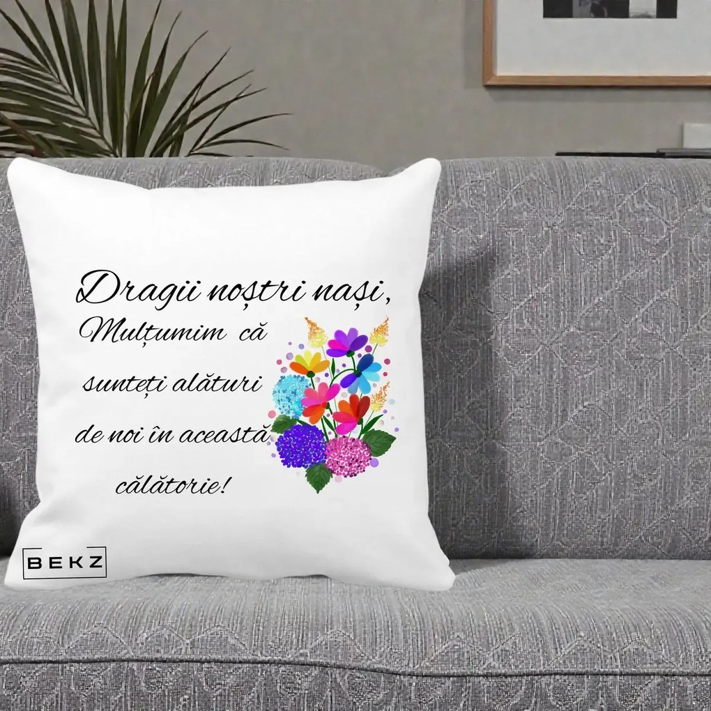 Cadou pentru Nasi - Perna Personalizata Dragii Nostri Nasi Multumim cu Flori Multicolore, 40x40 cm, Alba Mata, Husa Detasabila, Perna Inclusa, BEKZ®