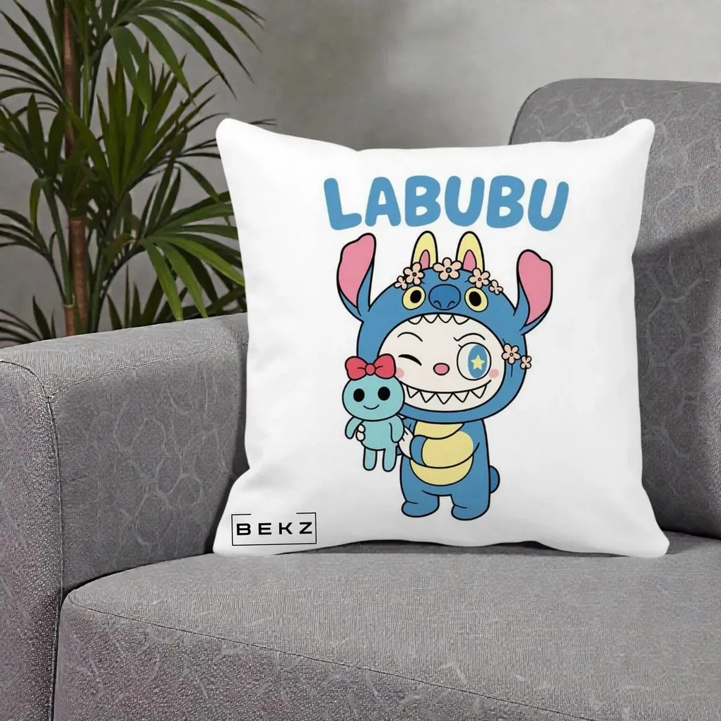 Perna Personalizata Labubu x Stitch cu Flori, 40x40 cm, Alba Mata, Husa Detasabila, Perna Inclusa, BEKZ®