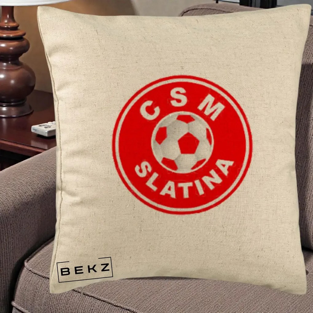 Perna Personalizata CSM Slatina Fotbal, 40x40 cm, Bej, Husa Detasabila, Perna Inclusa, BEKZ®