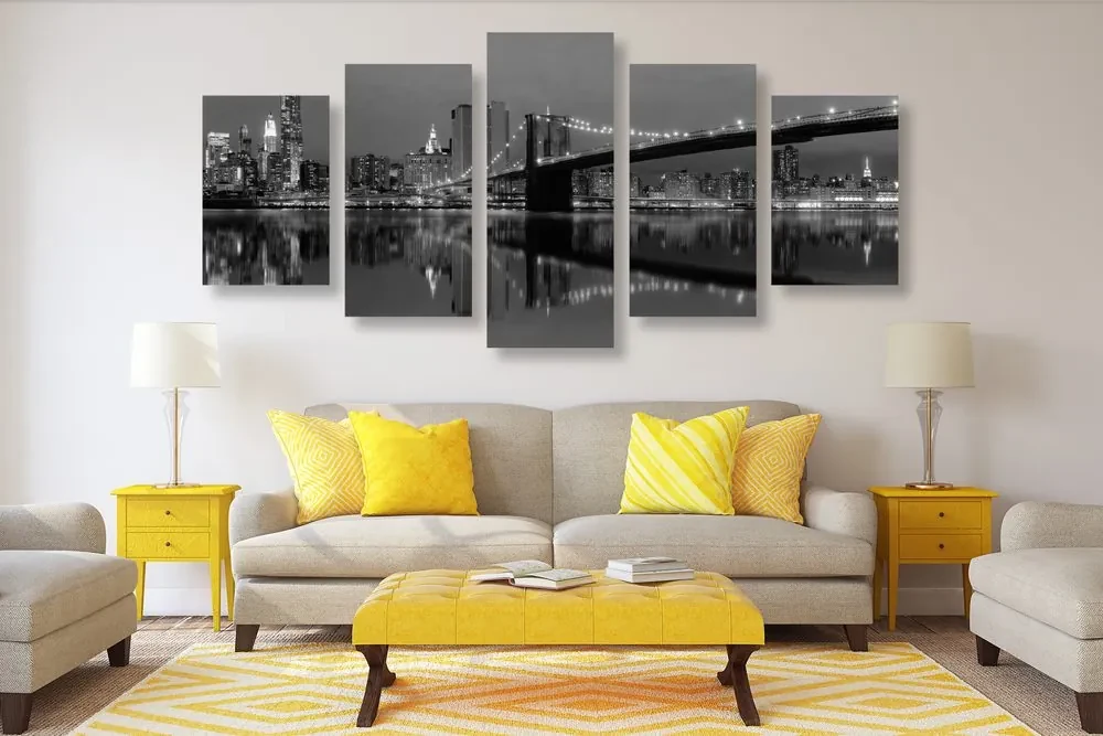Tablou 5-piese reflexie Manhattanului în apă în design alb-negru