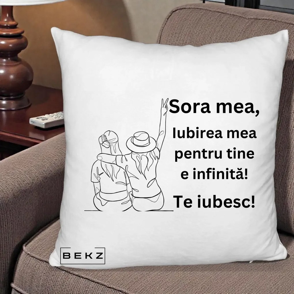 Perna personalizata sora: Sora mea, te iubesc, fete cu palarii, 40x40 cm cu Umplutura, Alb Pufos, BEKZ