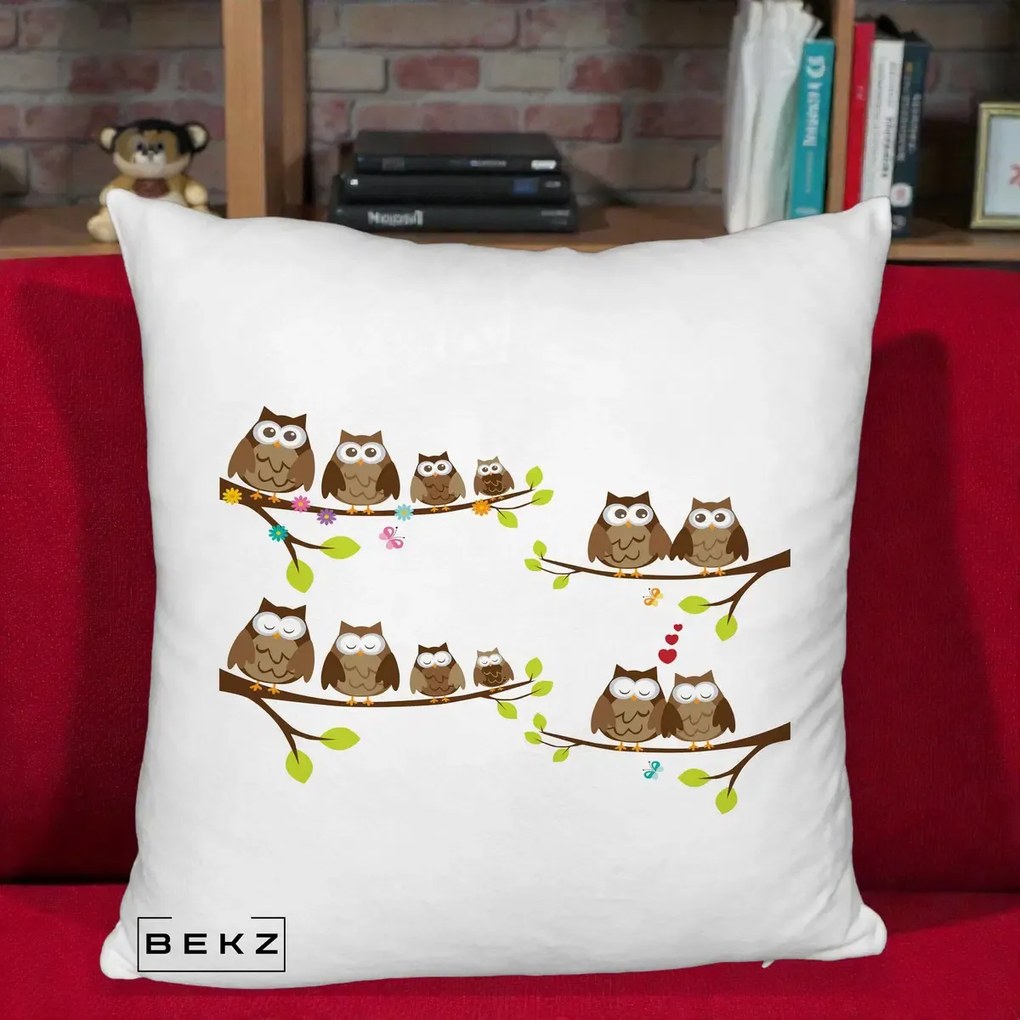 Perna Decorativa Familie de Bufnite pe Ramuri, 40x40 cm, Alb Pufos, Husa Detasabila, Perna Inclusa, BEKZ®