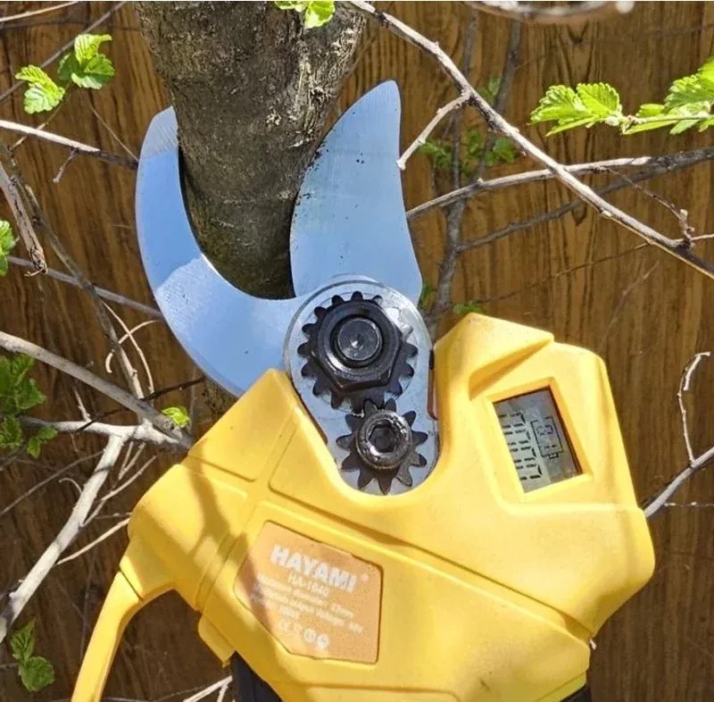 Foarfecă de grădină cu acumulator HAYAMI HA-1040 + cutie + 2 baterii