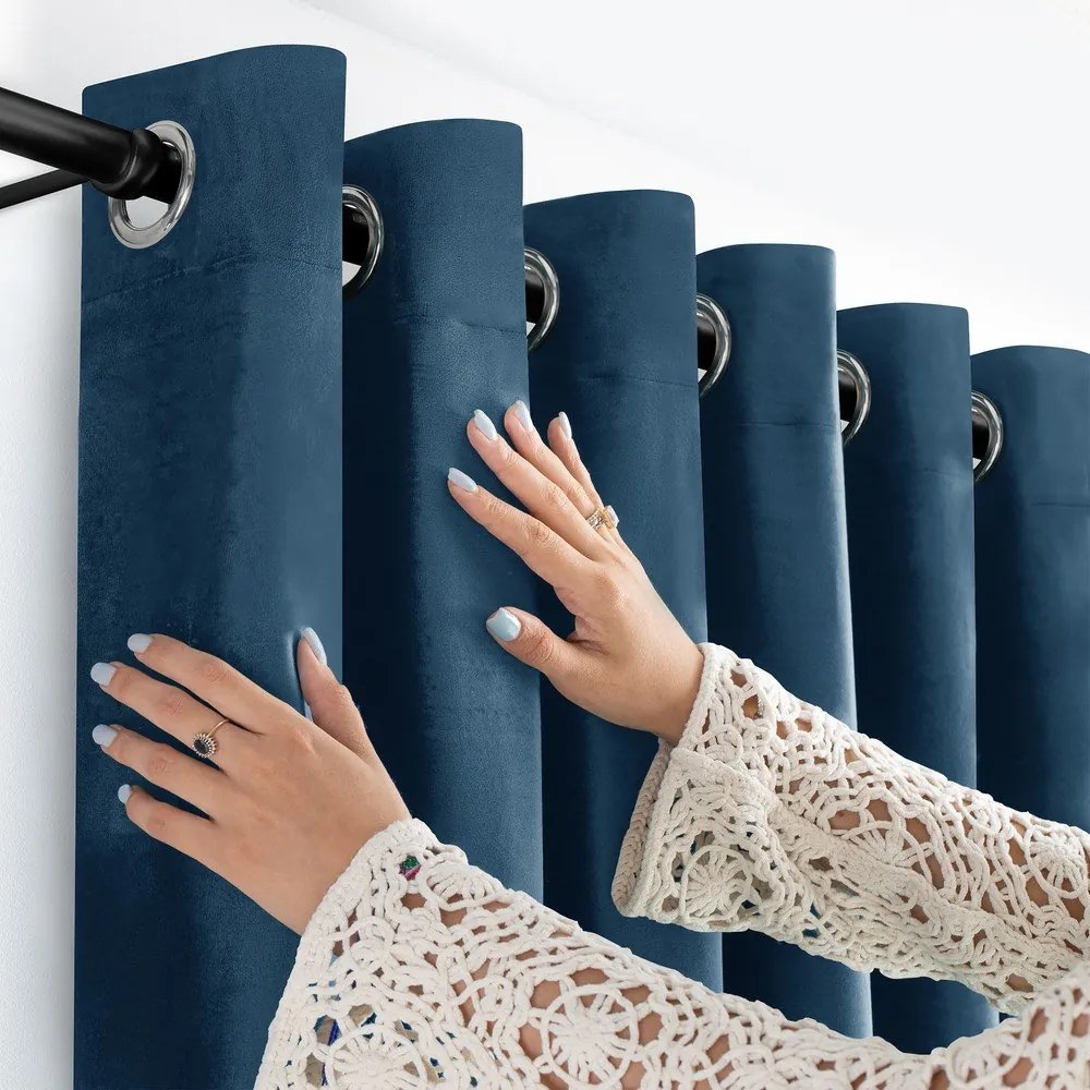 Draperie albastră dimout (semi-opacă) din catifea 140x175 cm Velto – Filumi
