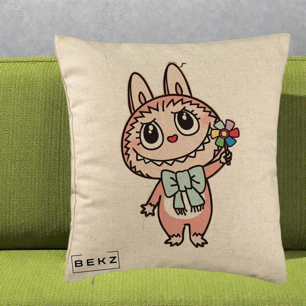 Perna Personalizata Labubu Roz cu Morisca, 40x40 cm, Bej, Husa Detasabila, Perna Inclusa, BEKZ®